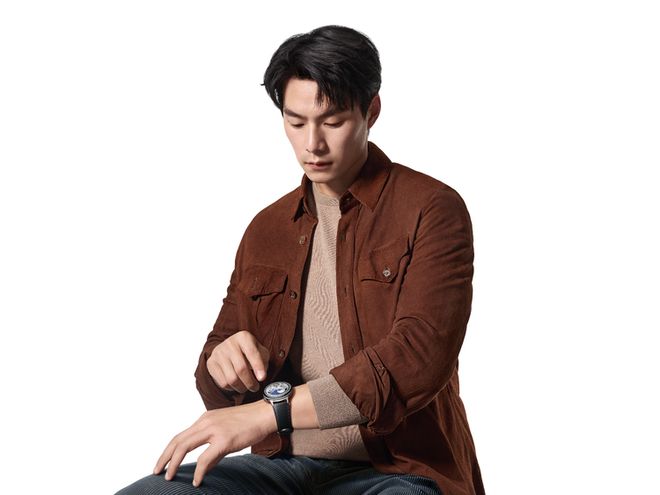 手表需要蕴含多少技术含量？一块“超轻超会跑”的智能(图2)