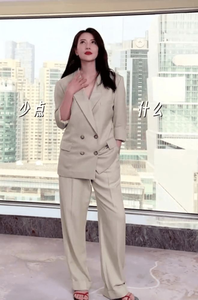 网友：她是很会穿的梦中情姐45岁高圆圆分享酷飒穿搭